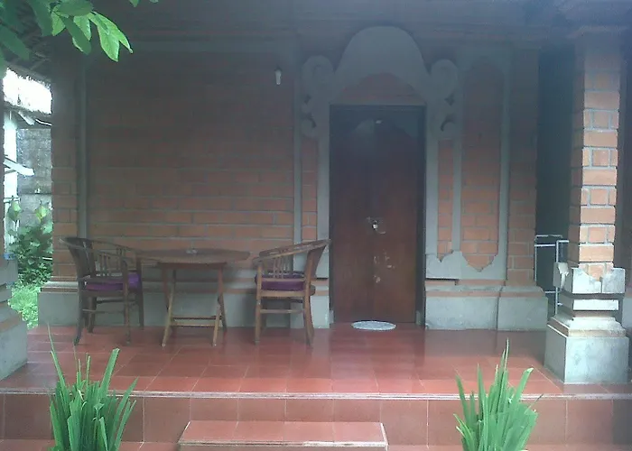 Pensión Nyoman Warta *