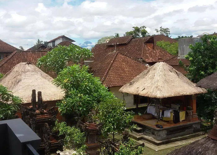 Nyoman Warta Pensión *