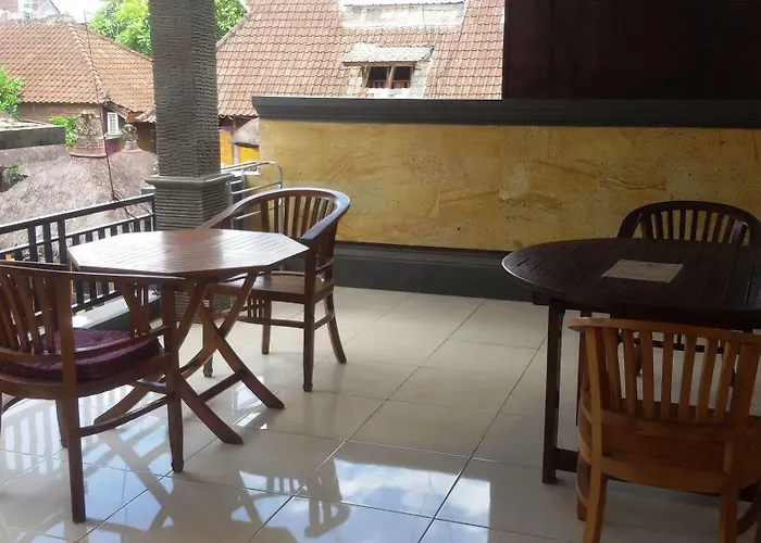 Nyoman Warta Pensión *
