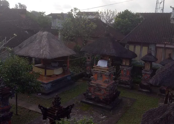 Pensión Nyoman Warta *